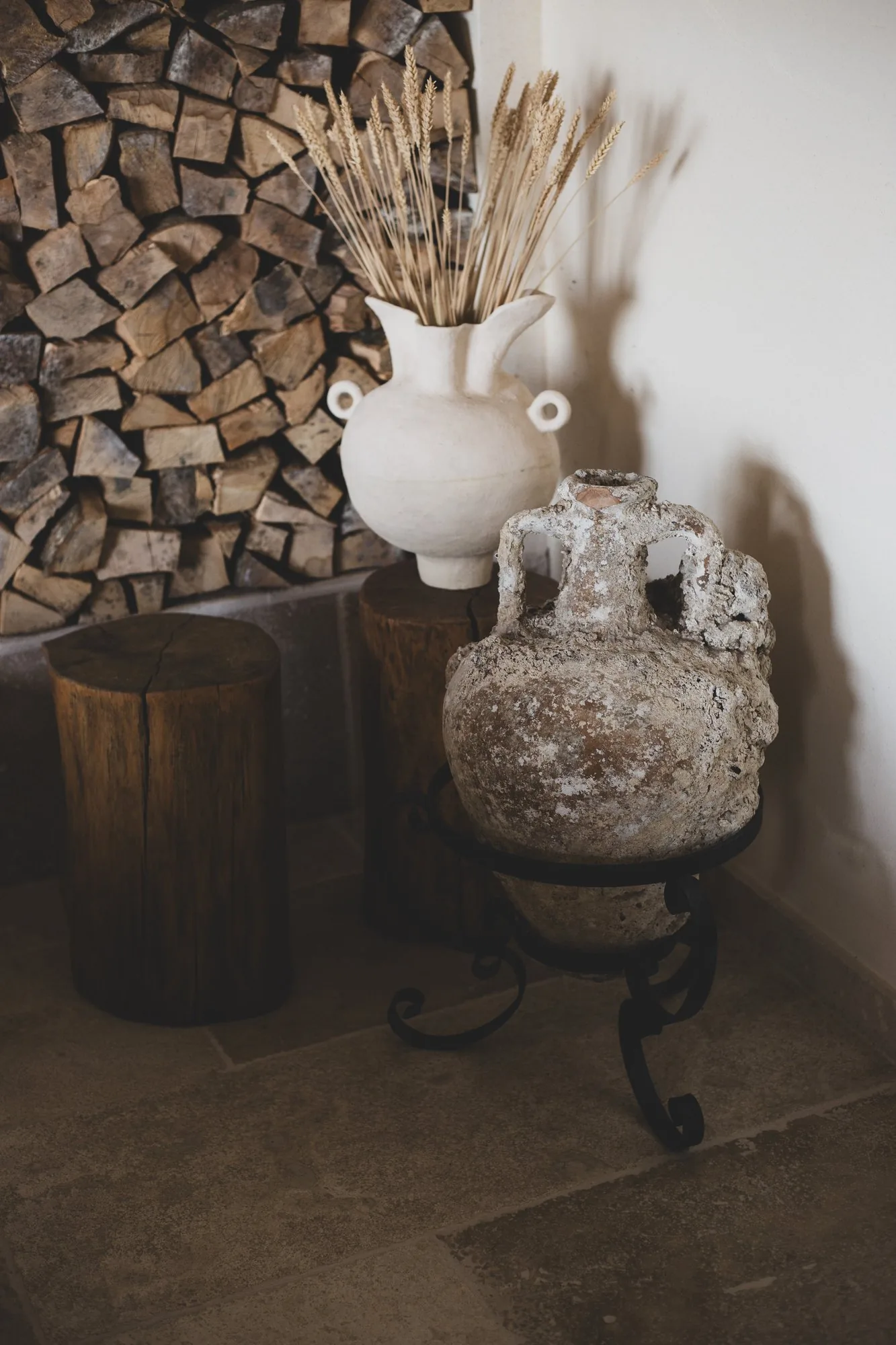 An old amphora kept as a detail in the house at LaMaison